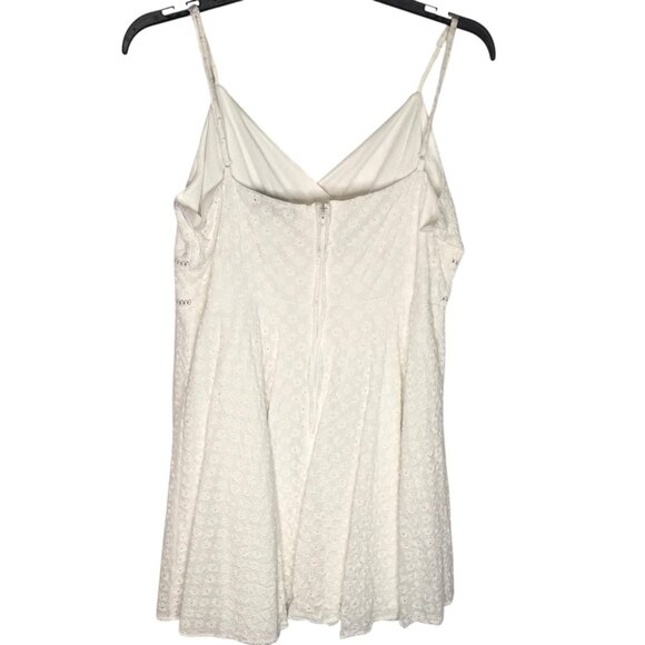 Trixxi Dress Womens XL Eyelet Sleeveless Lined Summer Boho Floral Zip Back - Picture 4 of 15